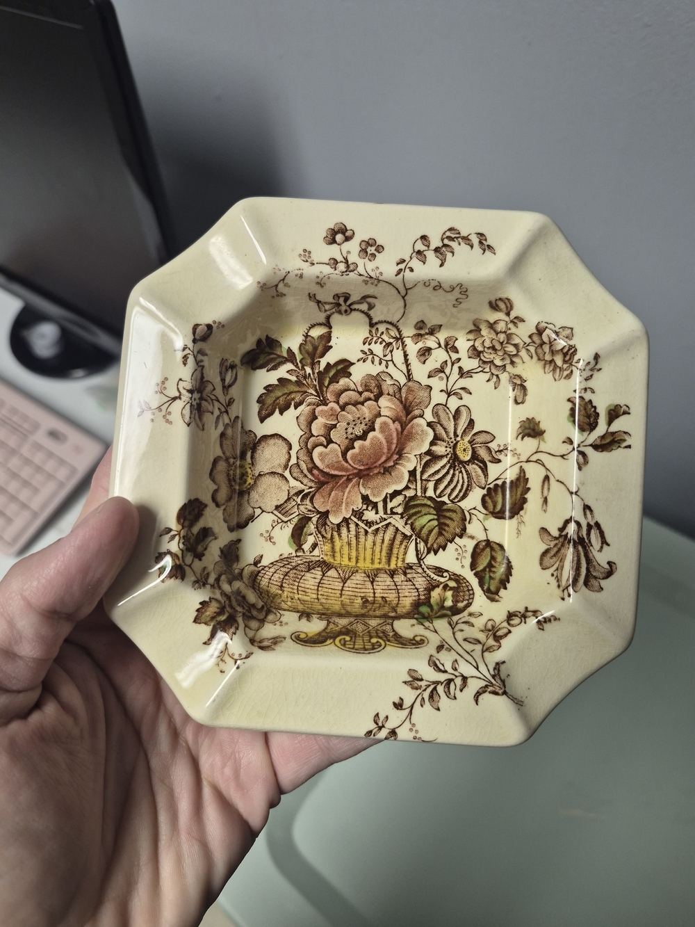 Vintage-Style Floral Ceramic Dish in Cream and Brown